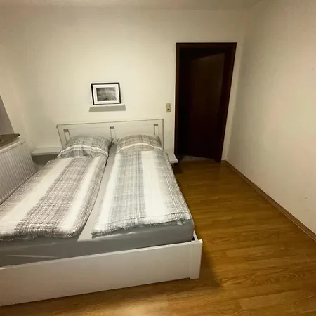 Practical Monteurzimmer 4 *